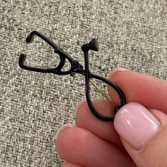 Black Medical Stethoscope Unisex Brooch Pin NEW - Picture 2 of 4